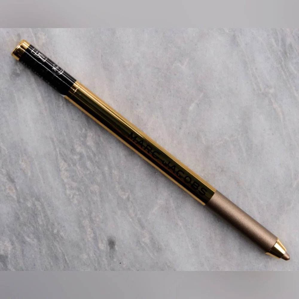 Marc Jacobs 110 Pewter Please! Highliner